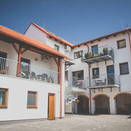 Apartman Rezidence Mikulov Exterior foto