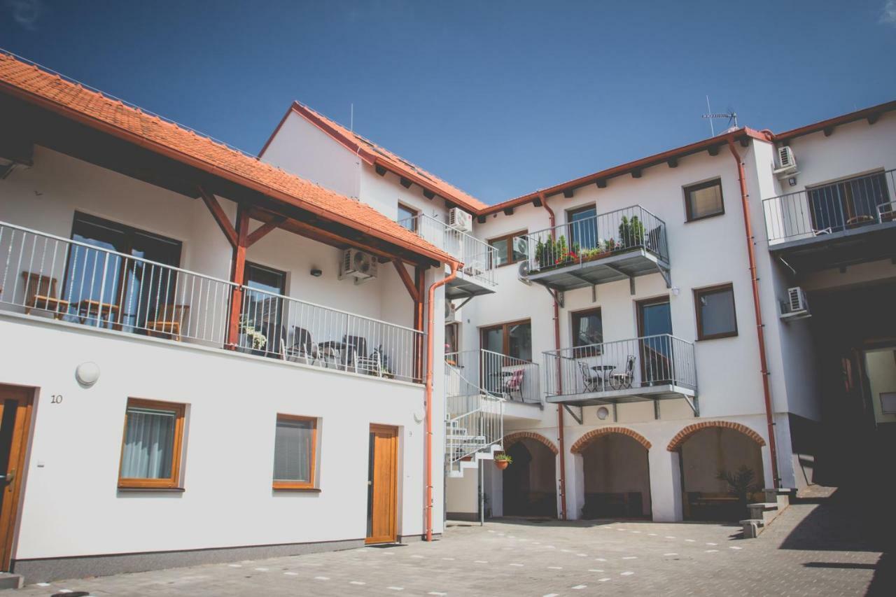 Apartman Rezidence Mikulov Exterior foto
