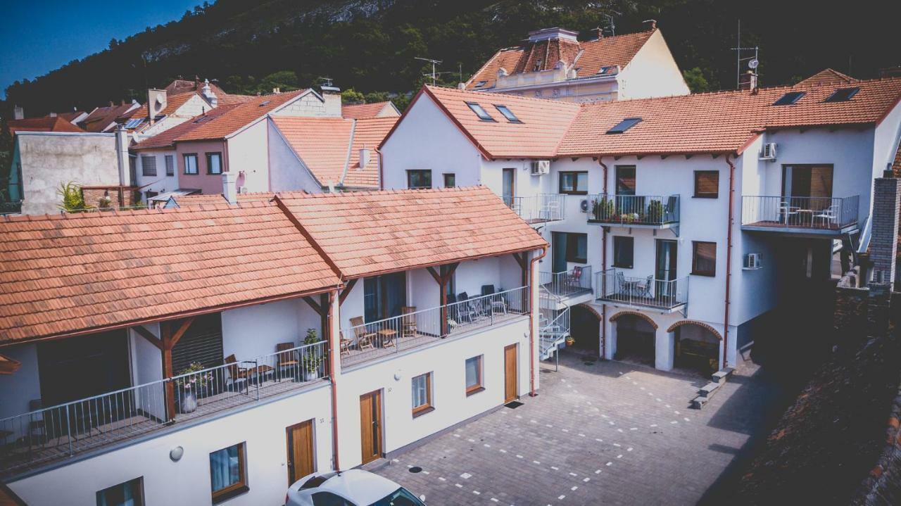 Apartman Rezidence Mikulov Exterior foto